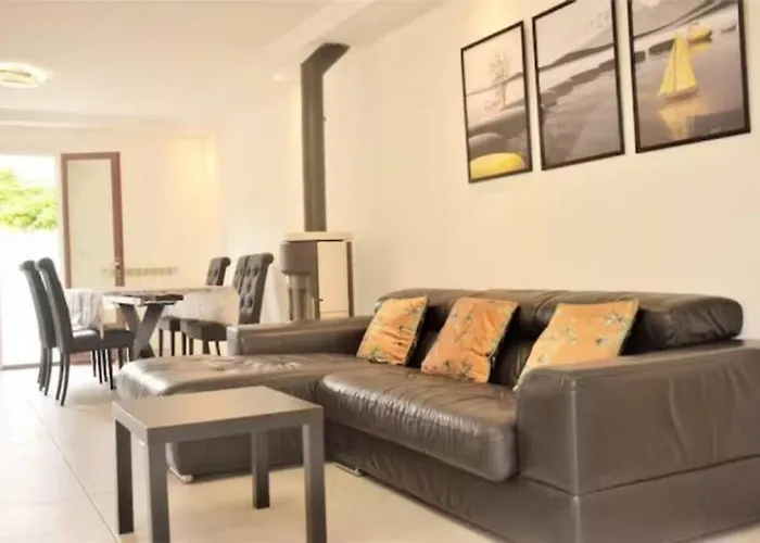 Beautiful With Free Parking Orgeval (Yvelines)
